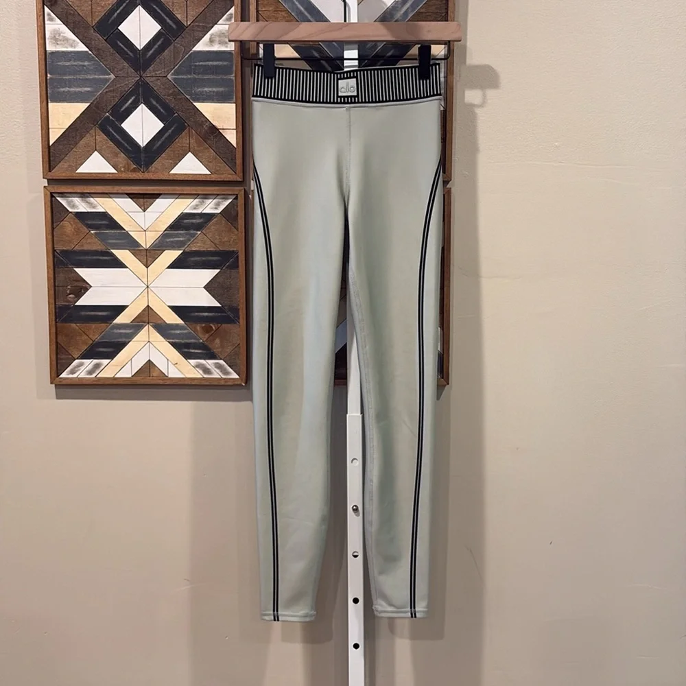 ALO Yoga Olive Green High-Waist Leggings with Black Trim